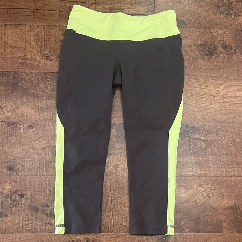 Athleta women cropped leggings brown yellow green Sz small hidden pocket